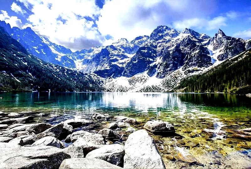 Dojście nad Morskie Oko: ile trwa trasa i kiedy uniknąć tłumów?