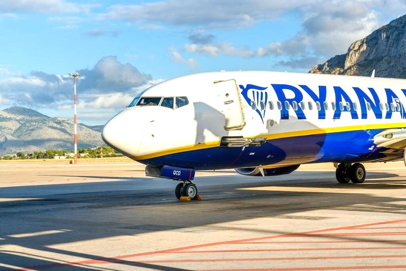Ile trwa lot z Katowic do Palermo? Czas podróży i praktyczne informacje