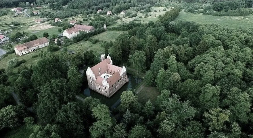 Zamek Wojnowice – praktyczne informacje o zwiedzaniu, cenach i dojeździe