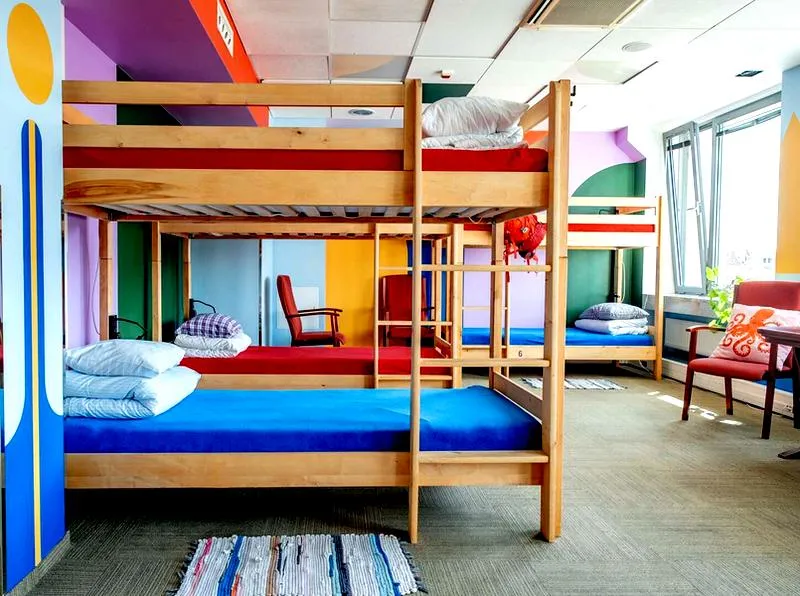 Porównanie hostelu i hotelu